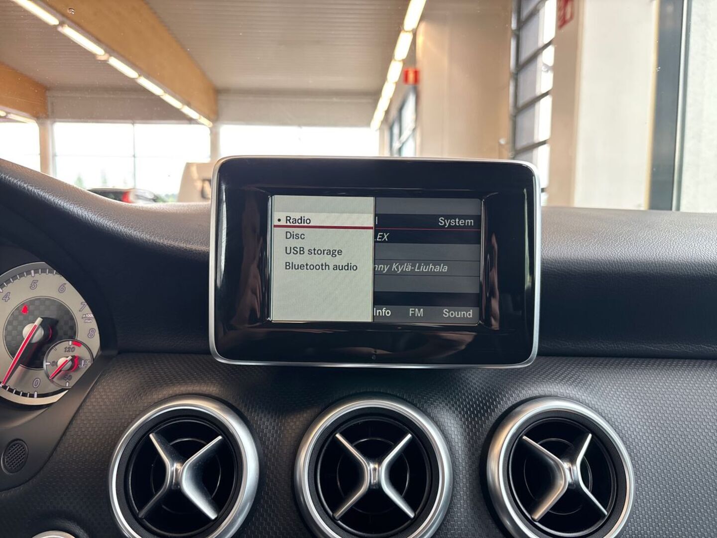 MERCEDES-BENZ A 2015