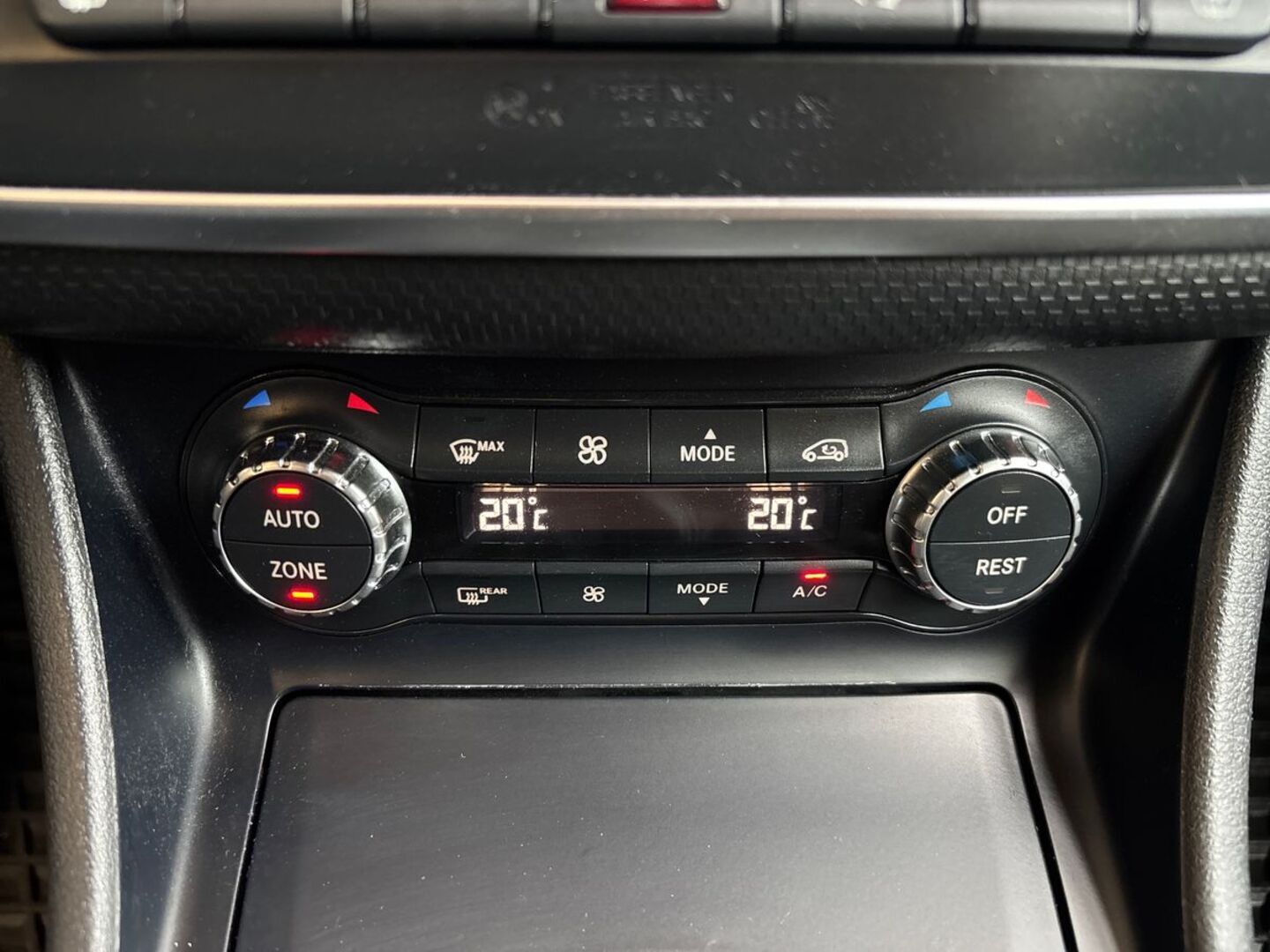 MERCEDES-BENZ A 2015