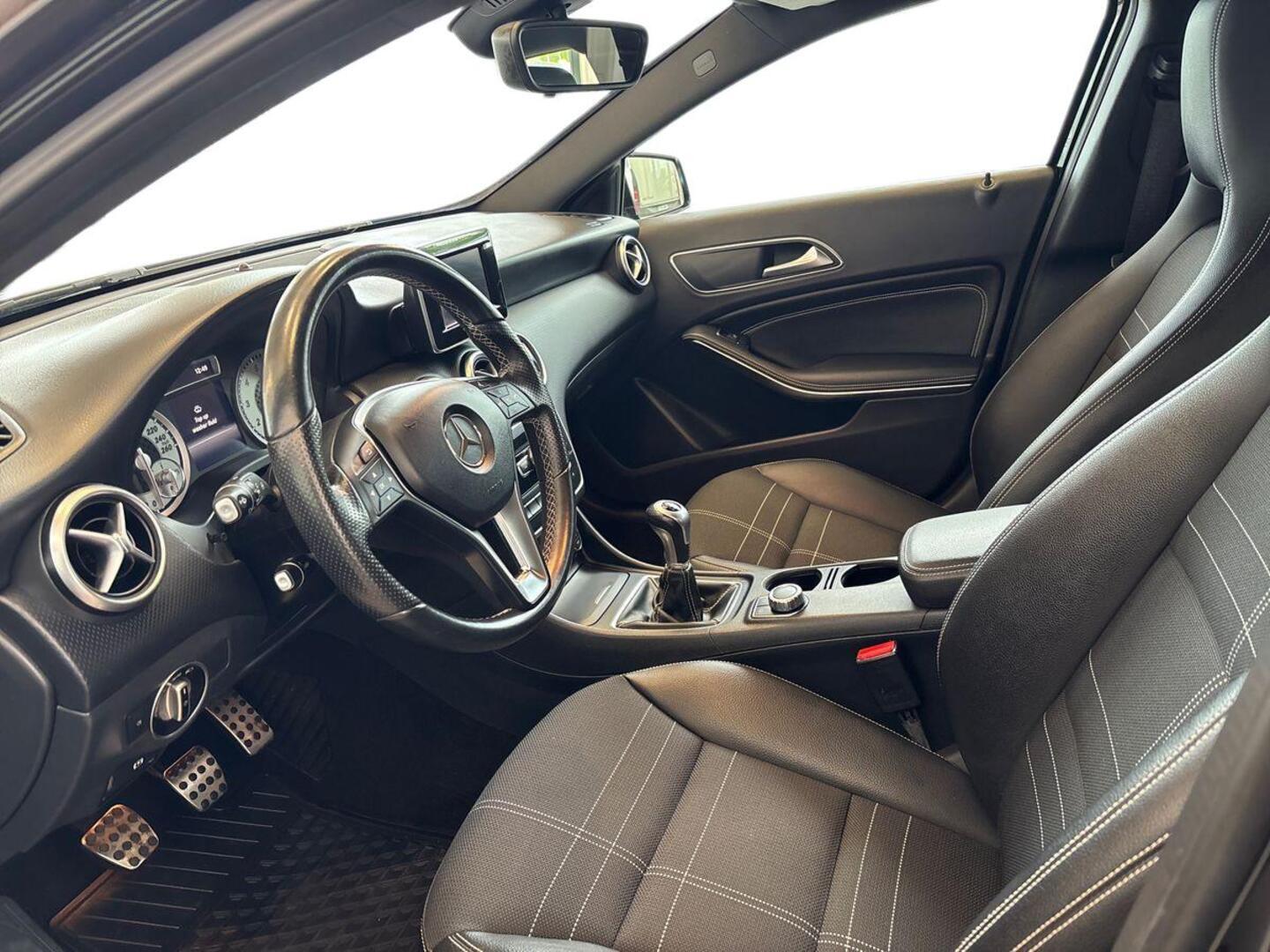 MERCEDES-BENZ A 2015