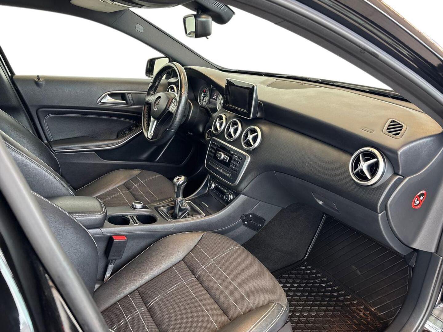 MERCEDES-BENZ A 2015