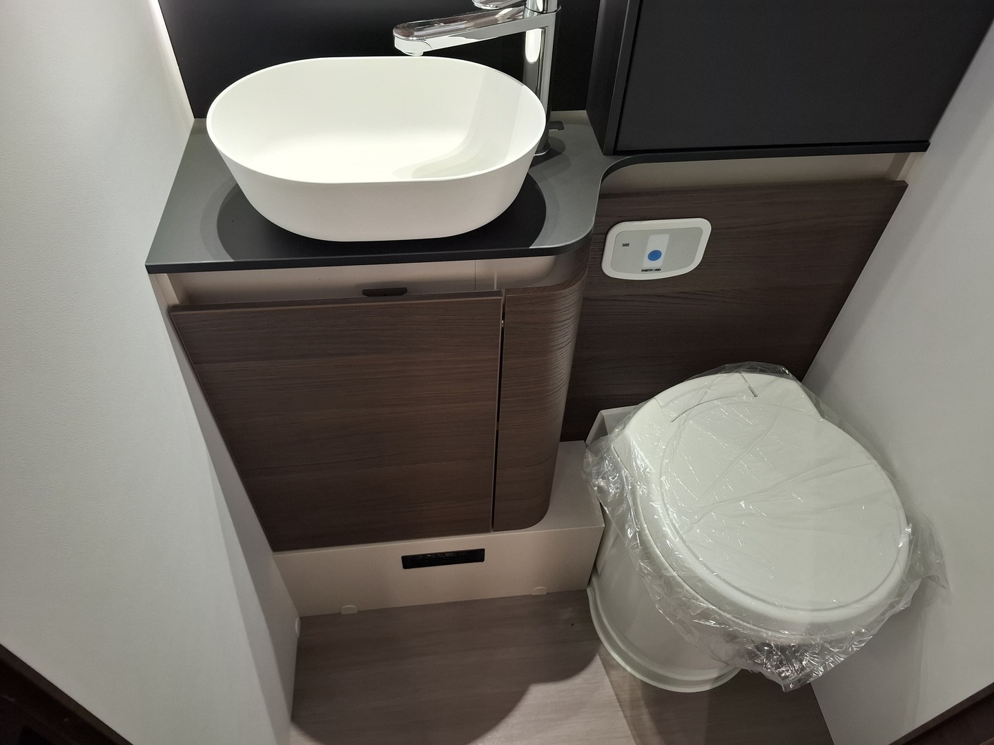 ADRIA MATRIX SUPREME 670 DL 2025