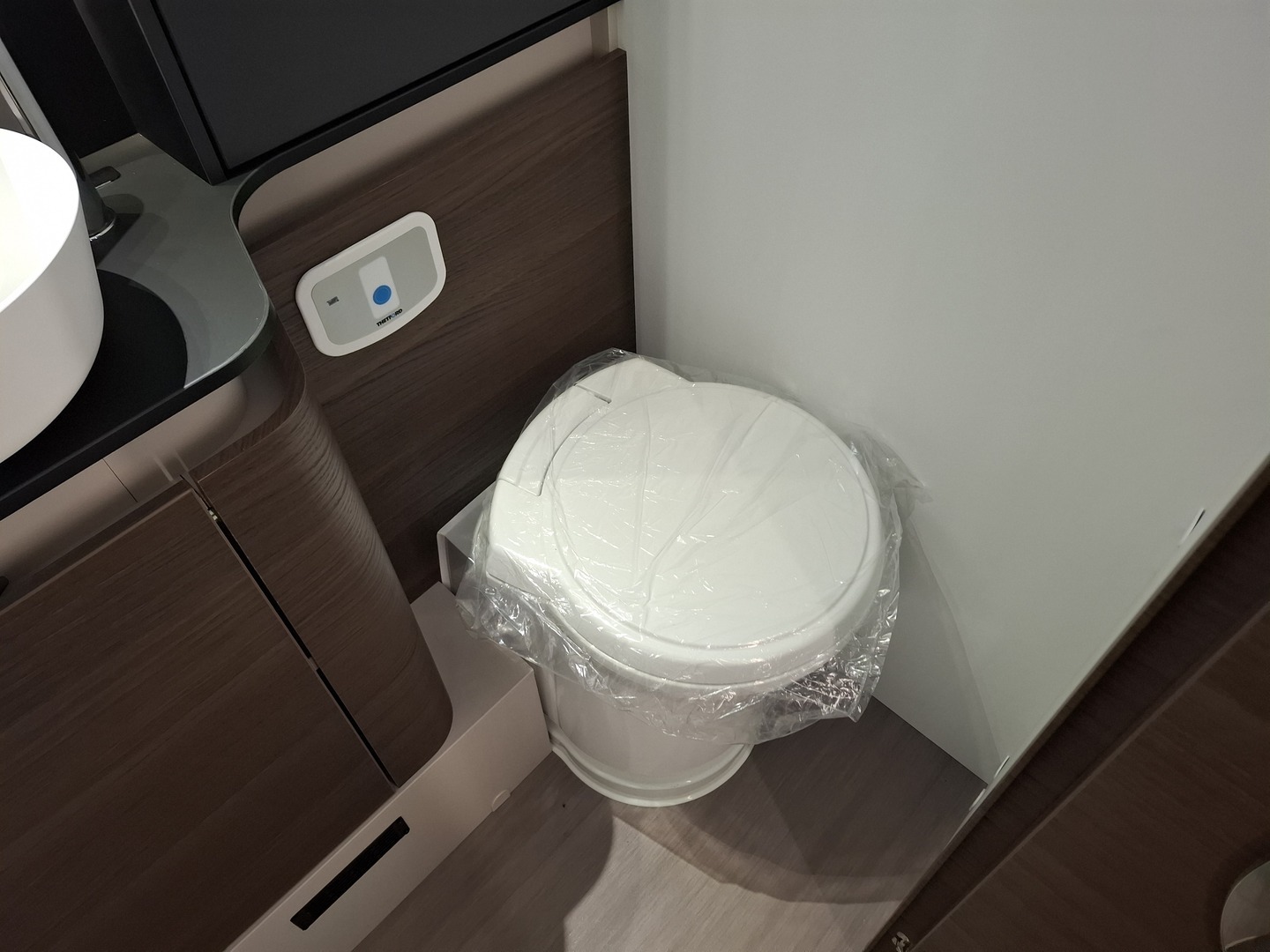 ADRIA MATRIX SUPREME 670 DL 2025