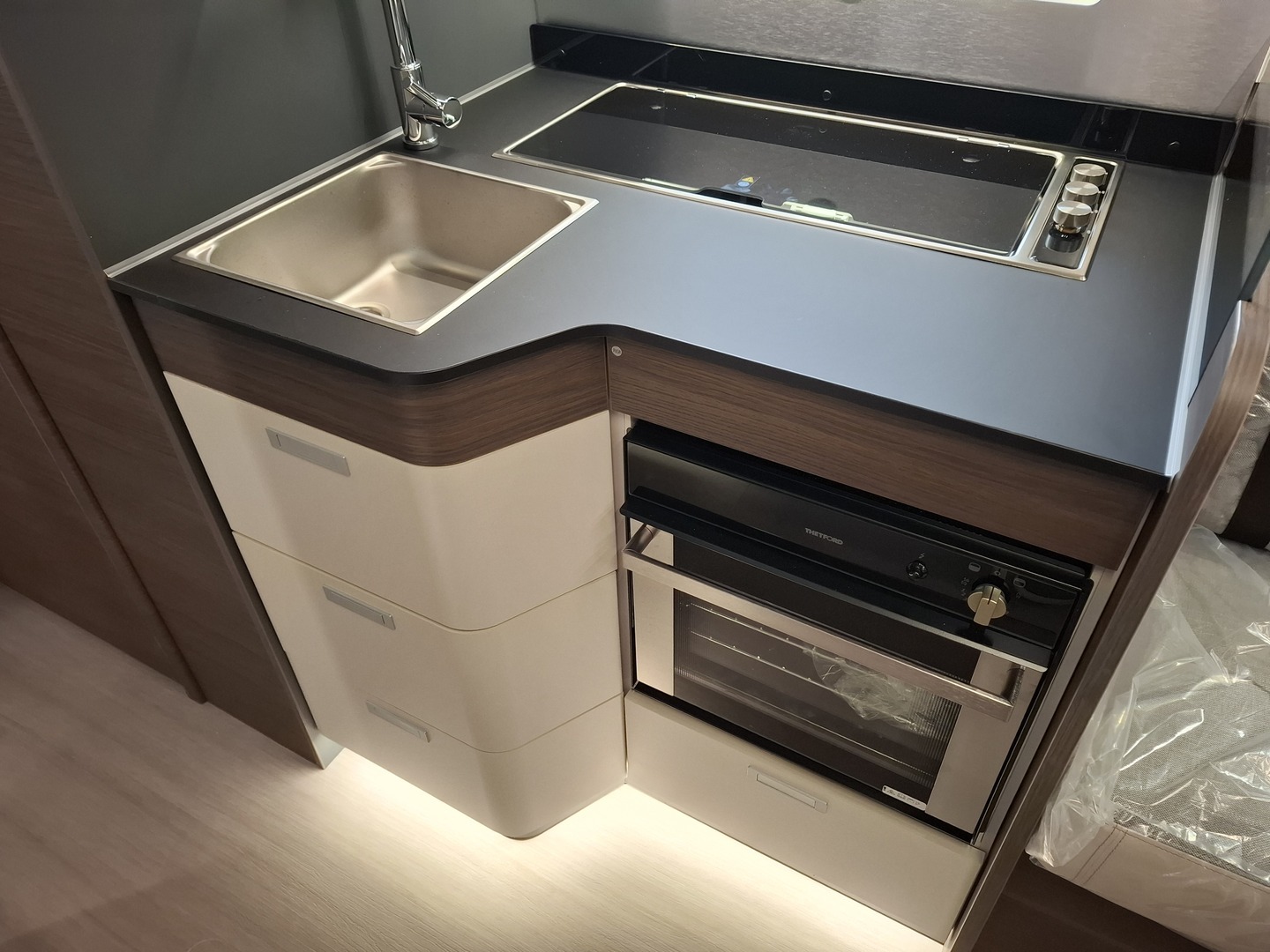 ADRIA MATRIX SUPREME 670 DL 2025