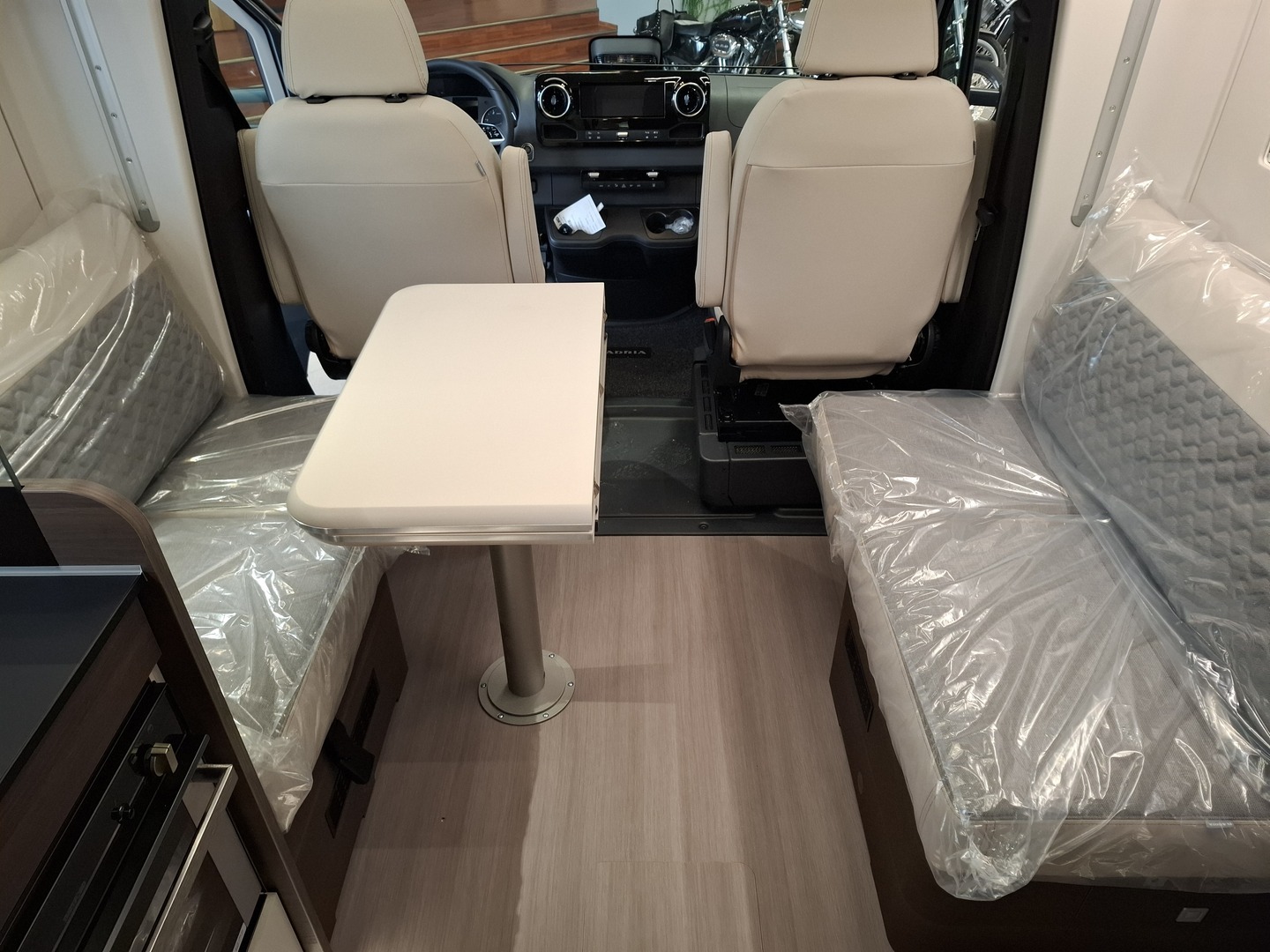ADRIA MATRIX SUPREME 670 DL 2025