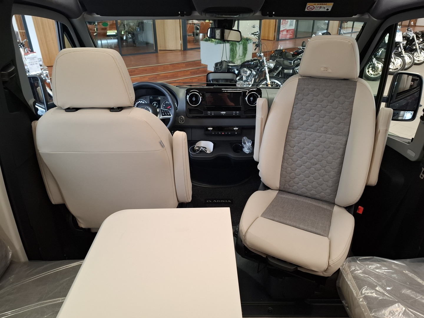 ADRIA MATRIX SUPREME 670 DL 2025