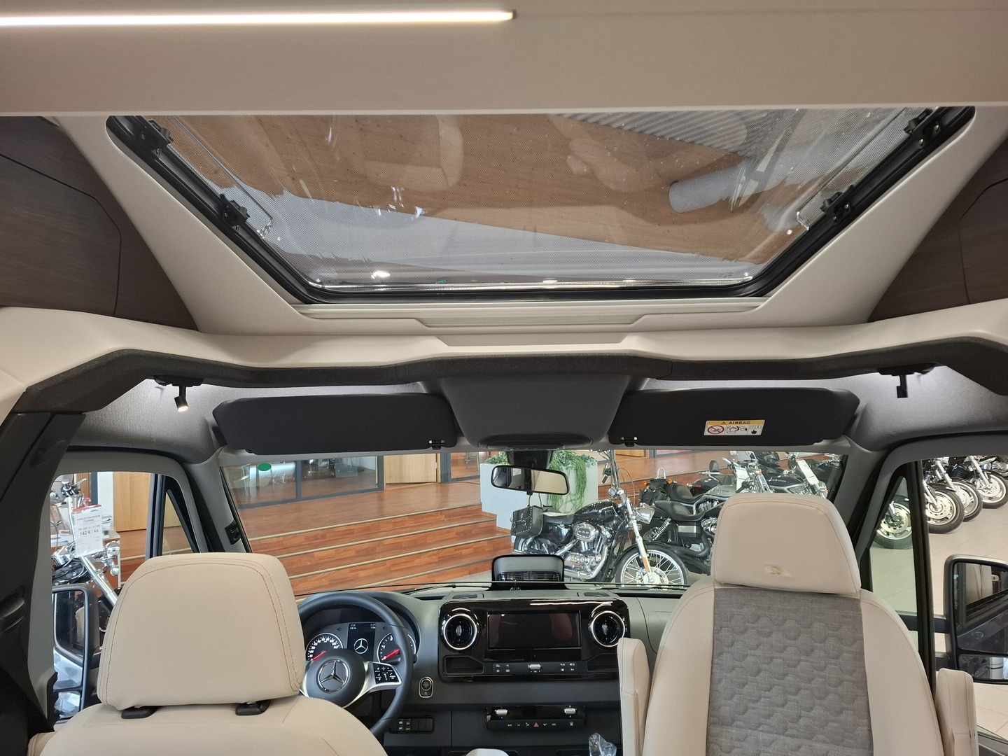 ADRIA MATRIX SUPREME 670 DL 2025