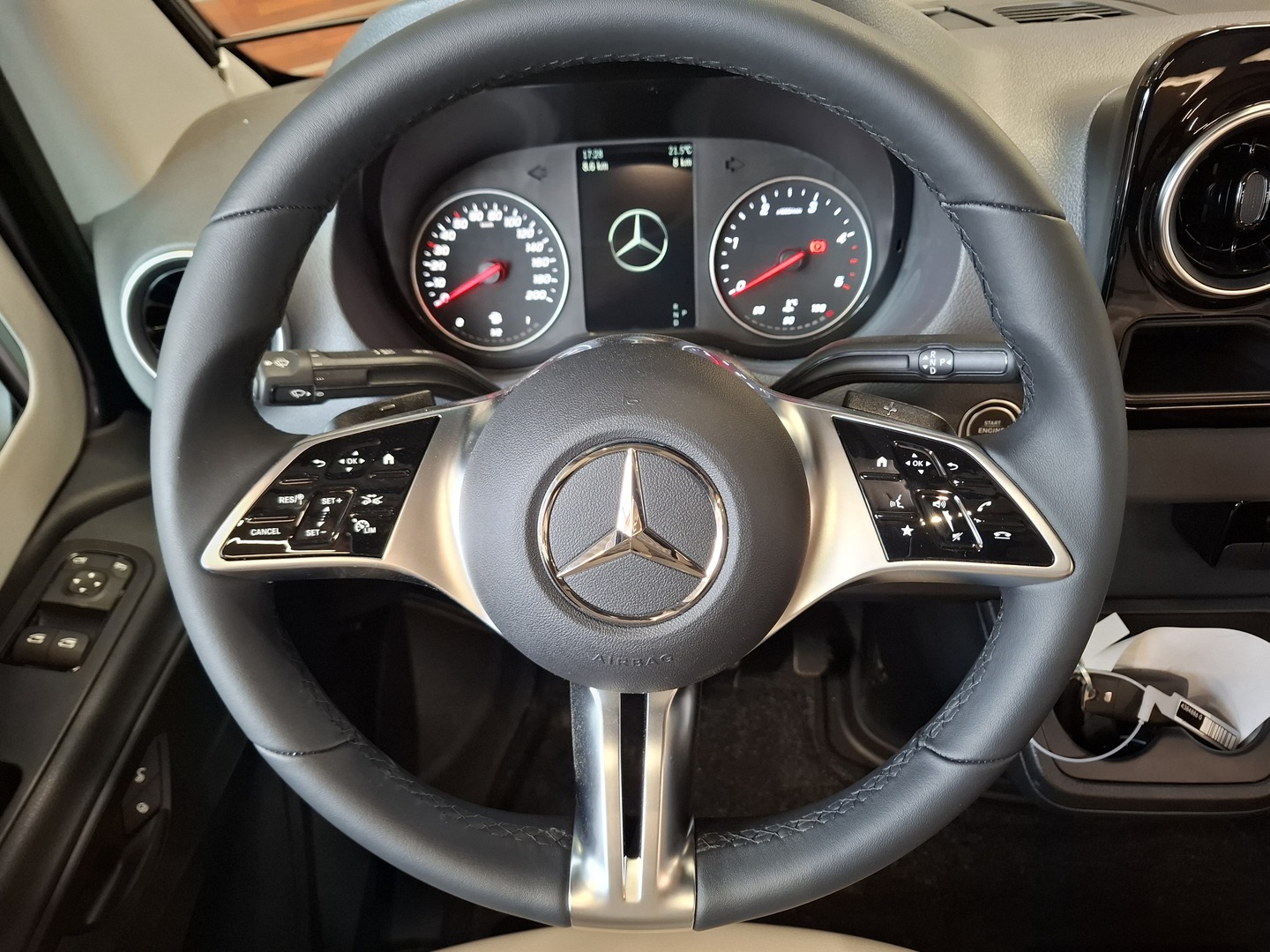 ADRIA MATRIX SUPREME 670 DL 2025