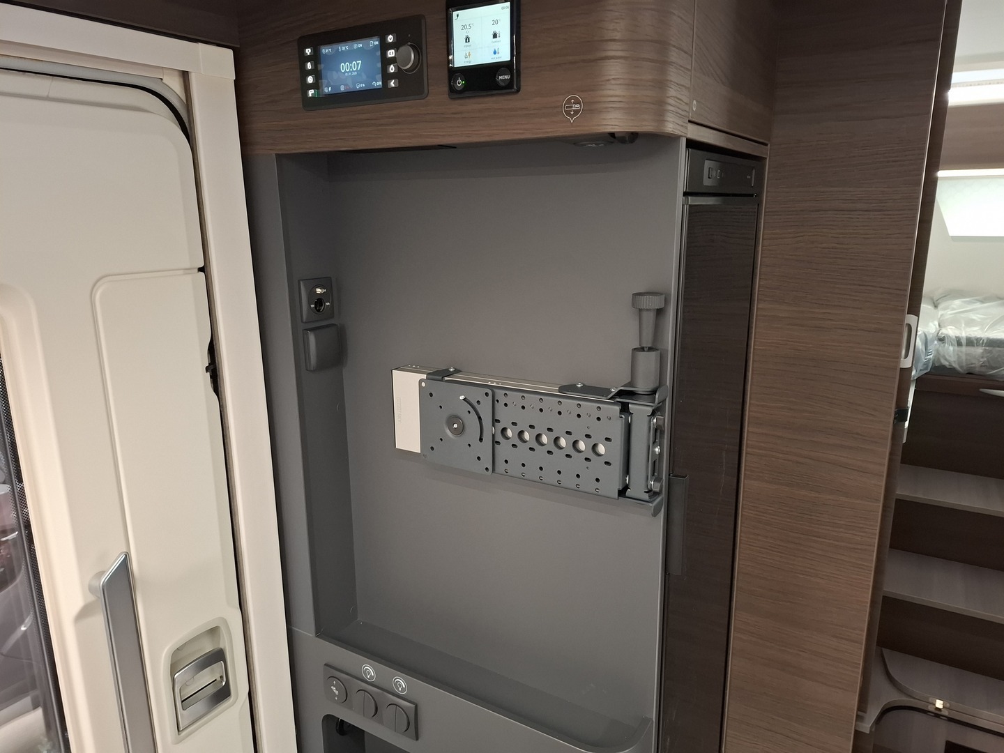 ADRIA MATRIX SUPREME 670 DL 2025