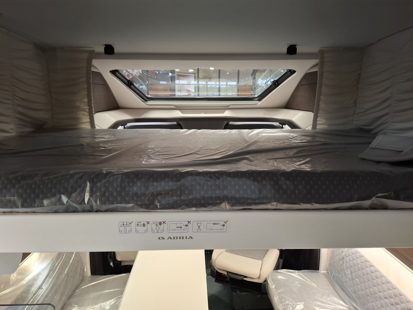 ADRIA MATRIX SUPREME 670 DL 2025
