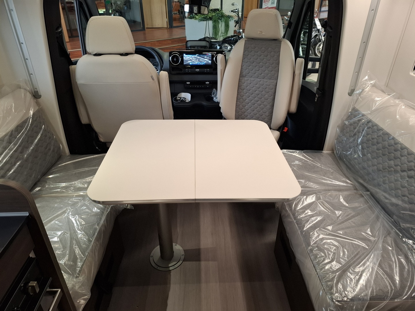 ADRIA MATRIX SUPREME 670 DL 2025