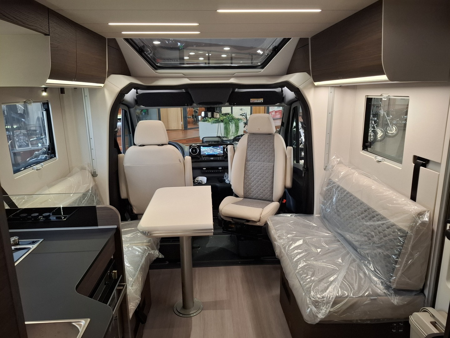 ADRIA MATRIX SUPREME 670 DL 2025