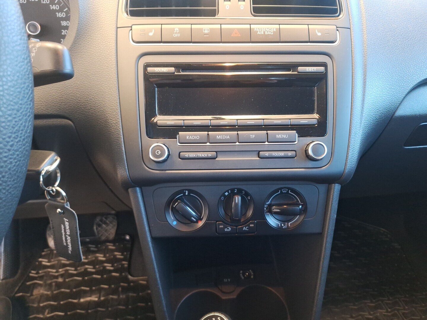 VOLKSWAGEN Polo 2011