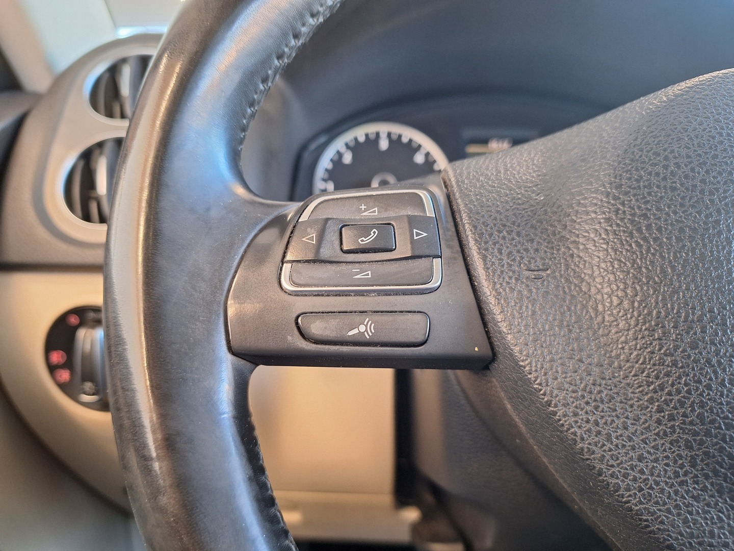 VOLKSWAGEN Tiguan 2014