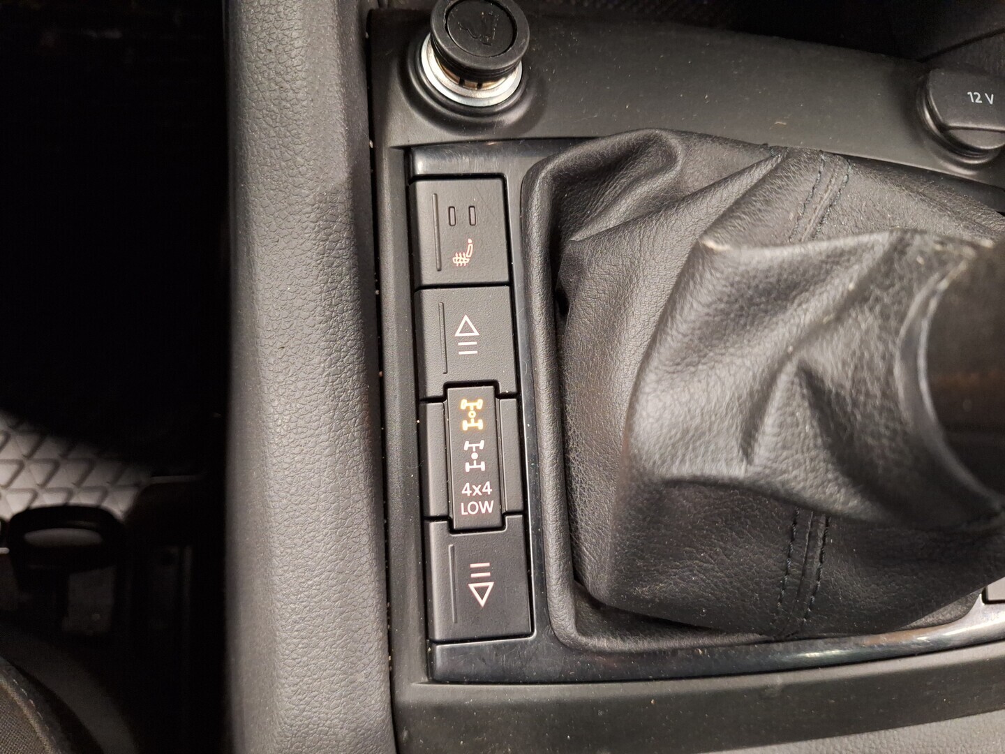 VOLKSWAGEN Amarok 2015