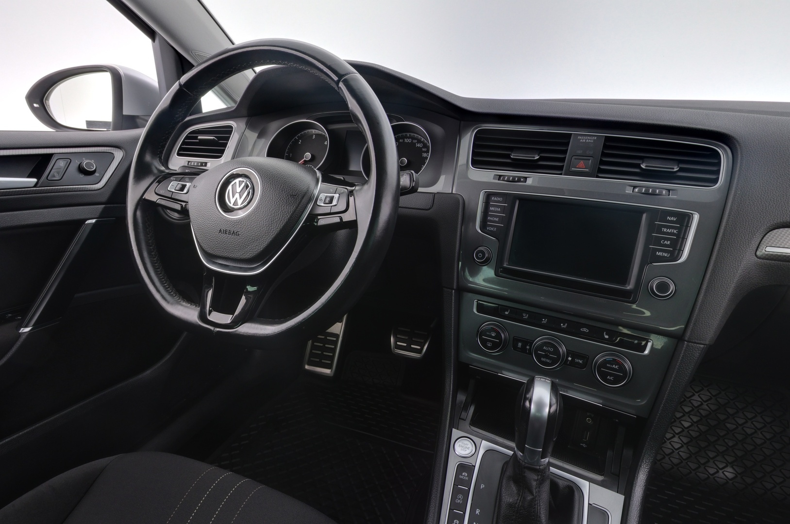 VOLKSWAGEN Golf 2016
