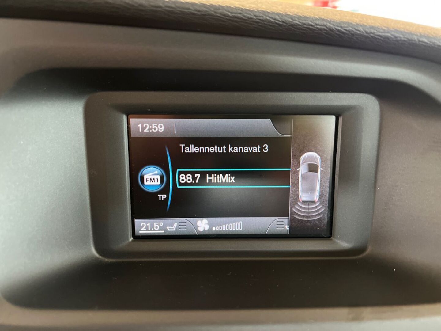 VOLVO V40 2016