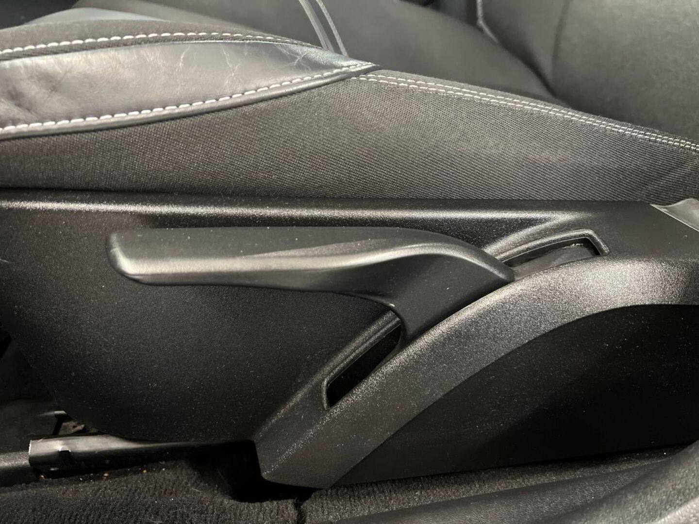 VOLVO V40 2016