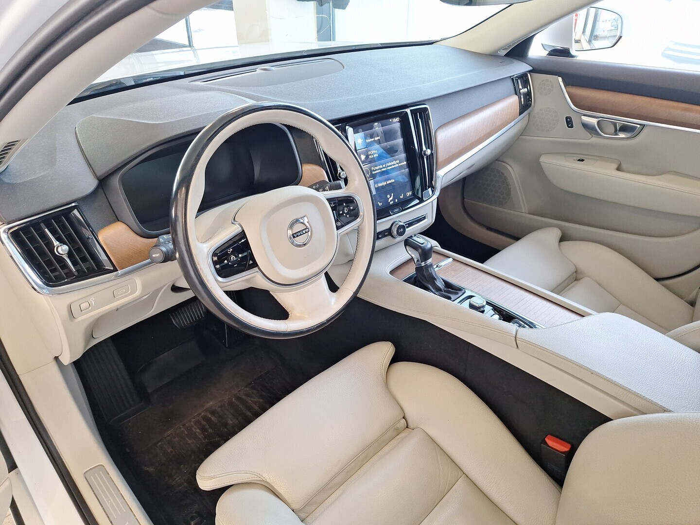 VOLVO S90 2017