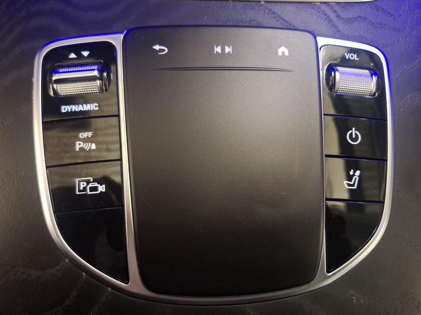 MERCEDES-BENZ E 2022