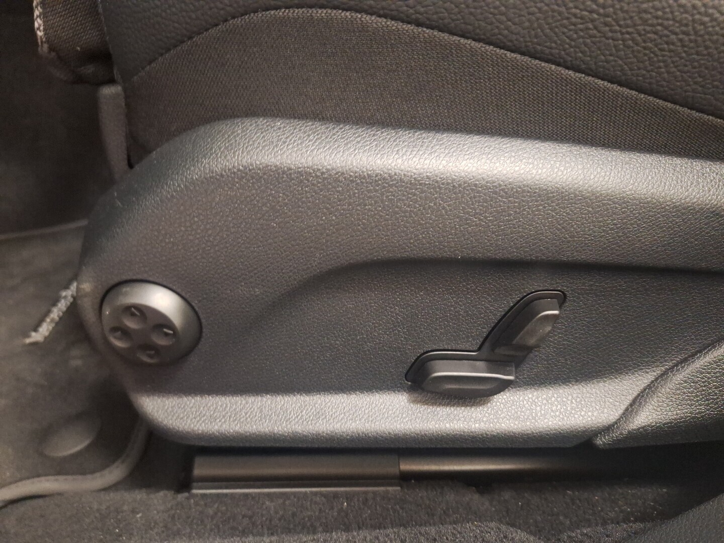 MERCEDES-BENZ E 2022