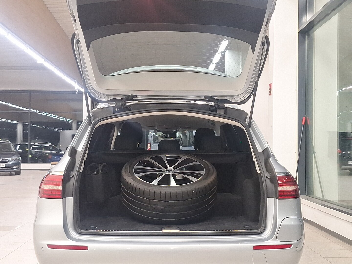 MERCEDES-BENZ E 2022