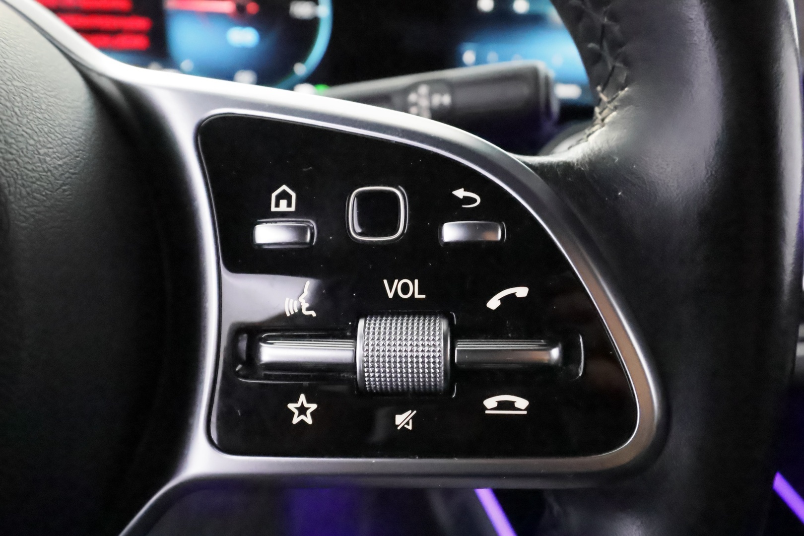 MERCEDES-BENZ EQB 2022