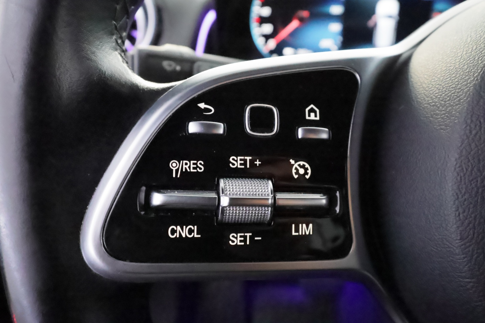 MERCEDES-BENZ EQB 2022