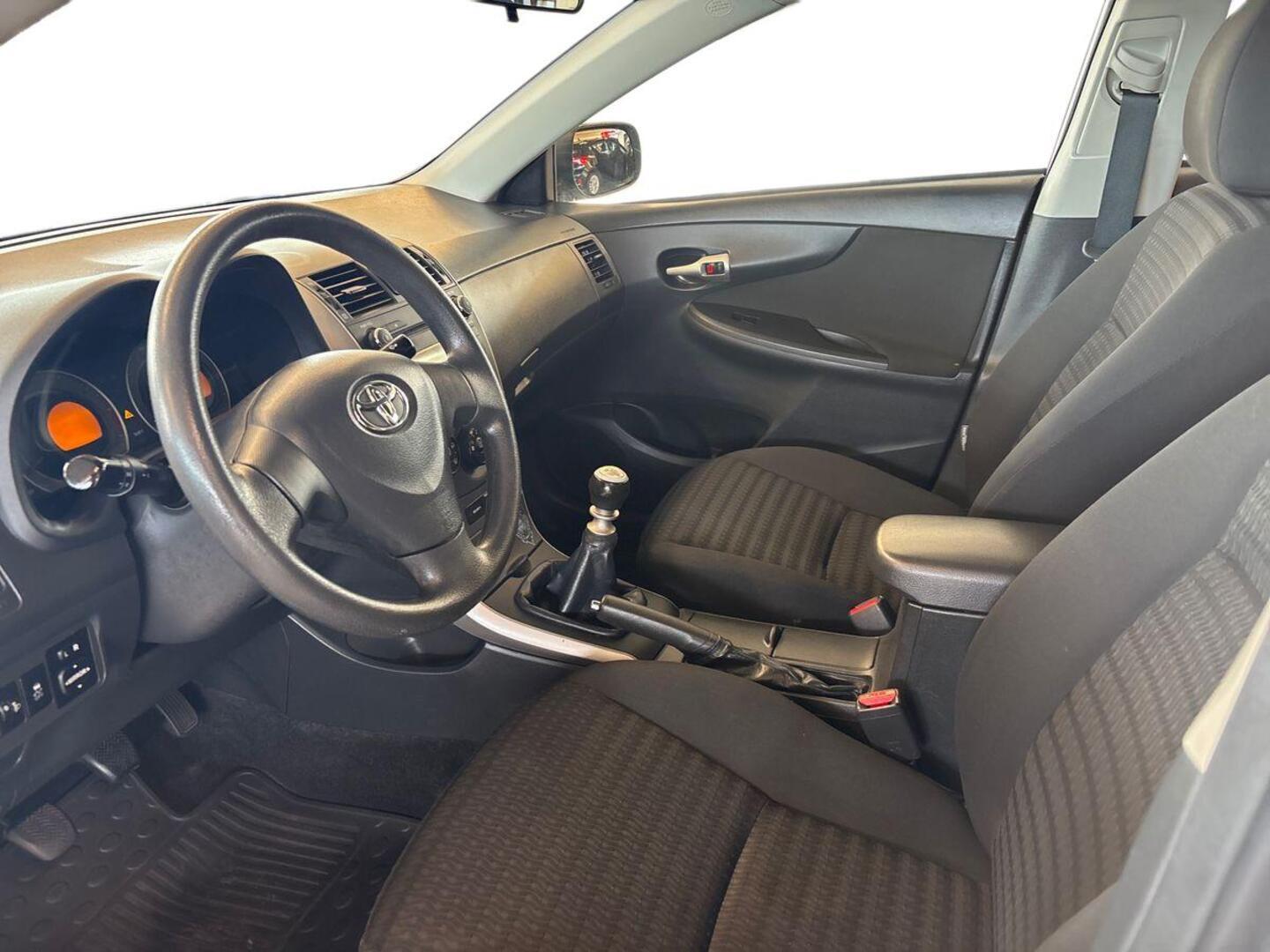TOYOTA Corolla 2010