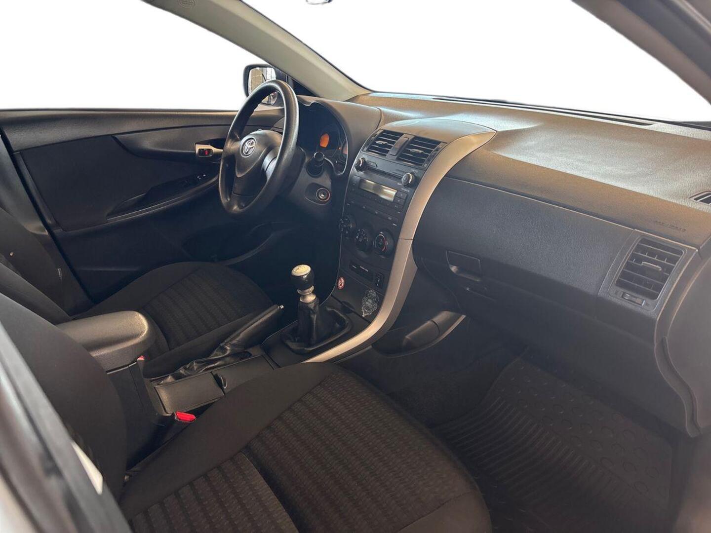 TOYOTA Corolla 2010