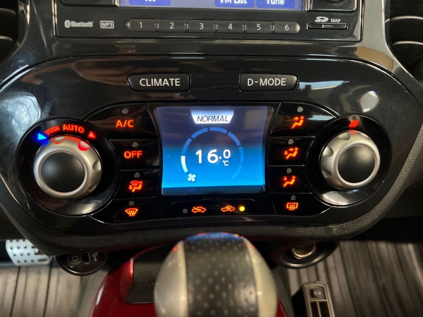 NISSAN Juke 2012