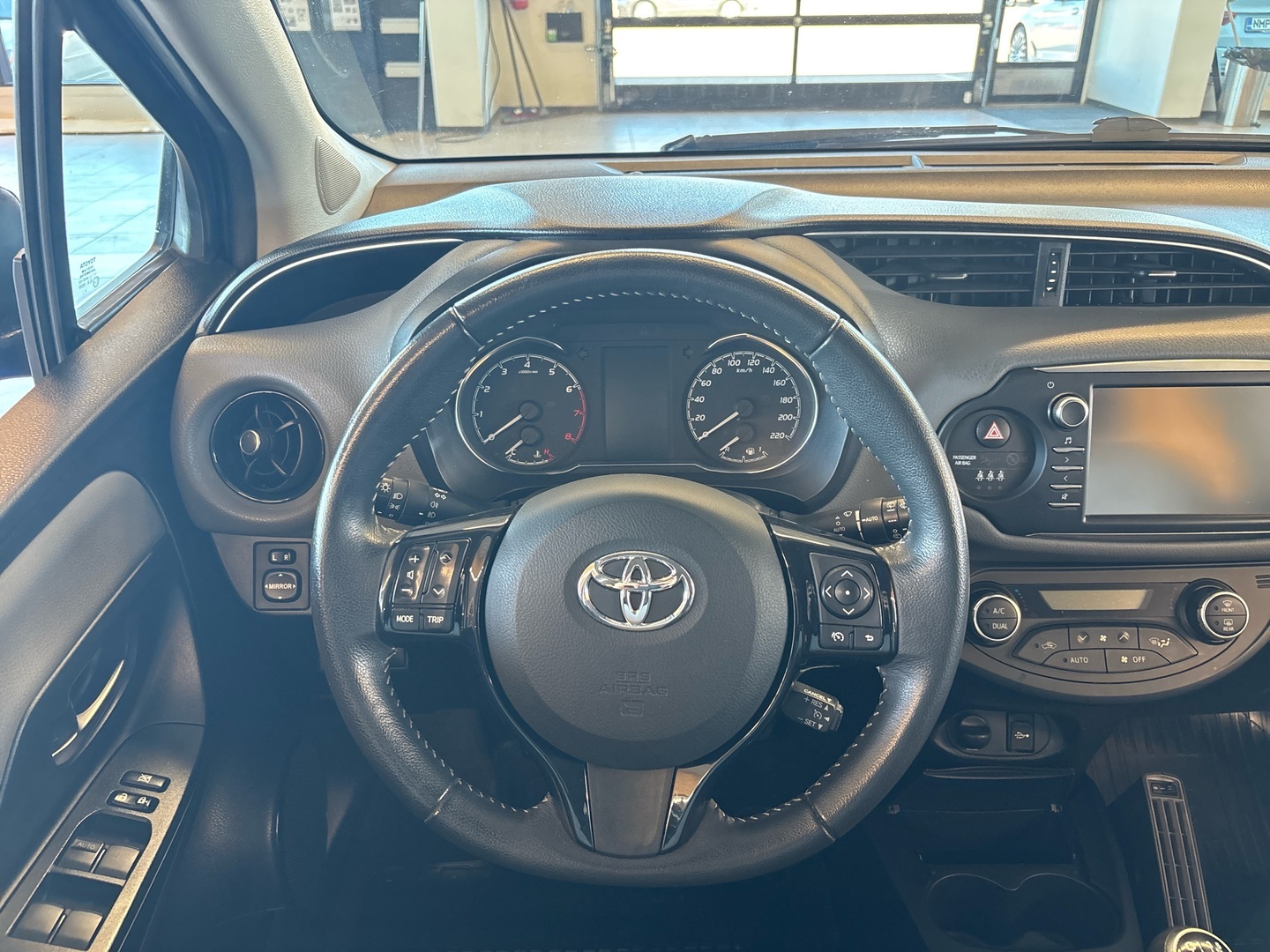 TOYOTA Yaris 2018