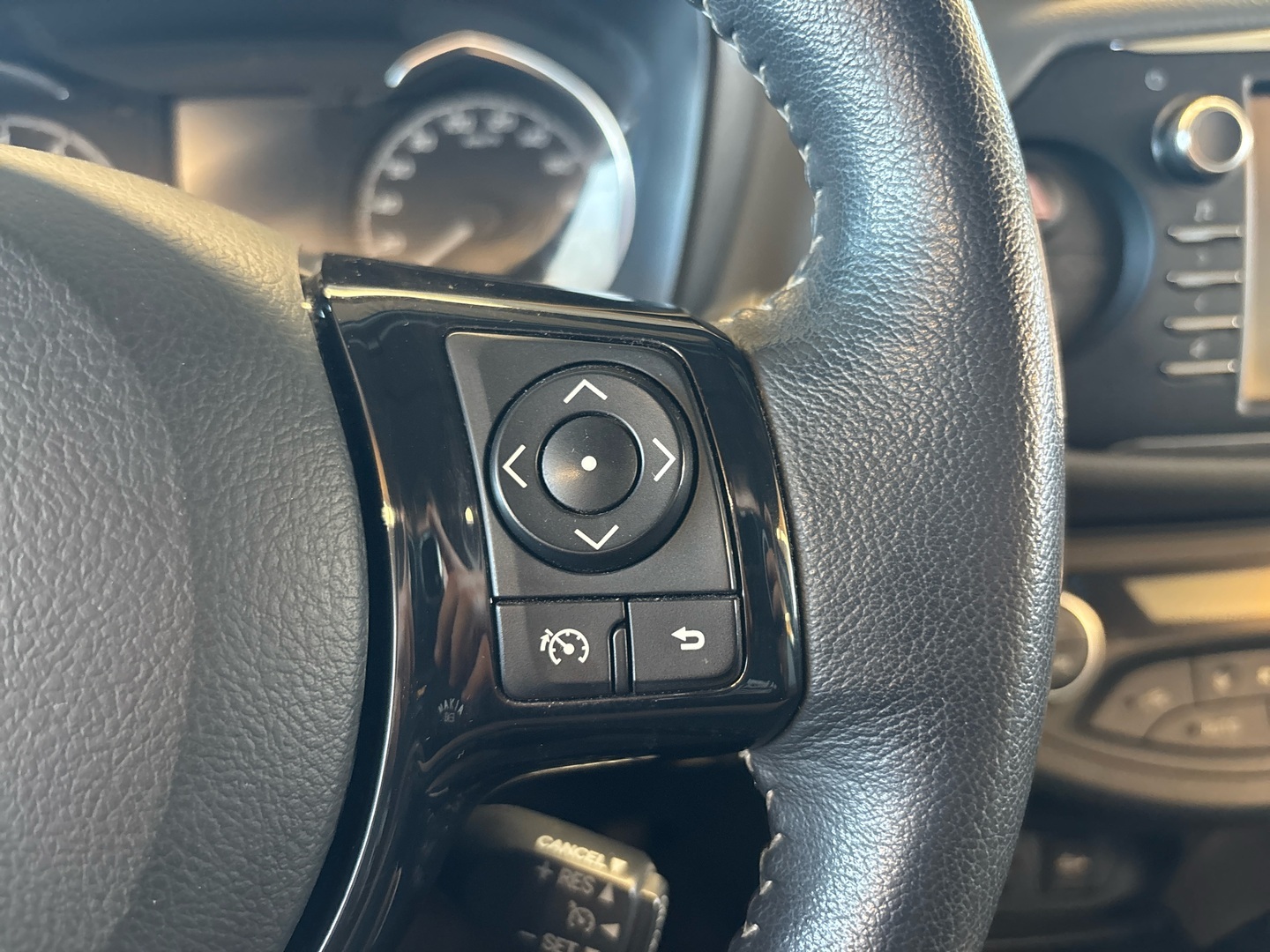 TOYOTA Yaris 2018