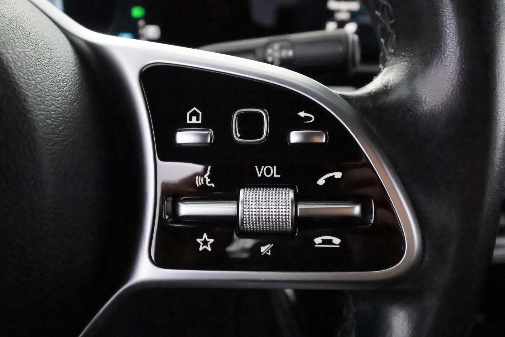 MERCEDES-BENZ A 2018