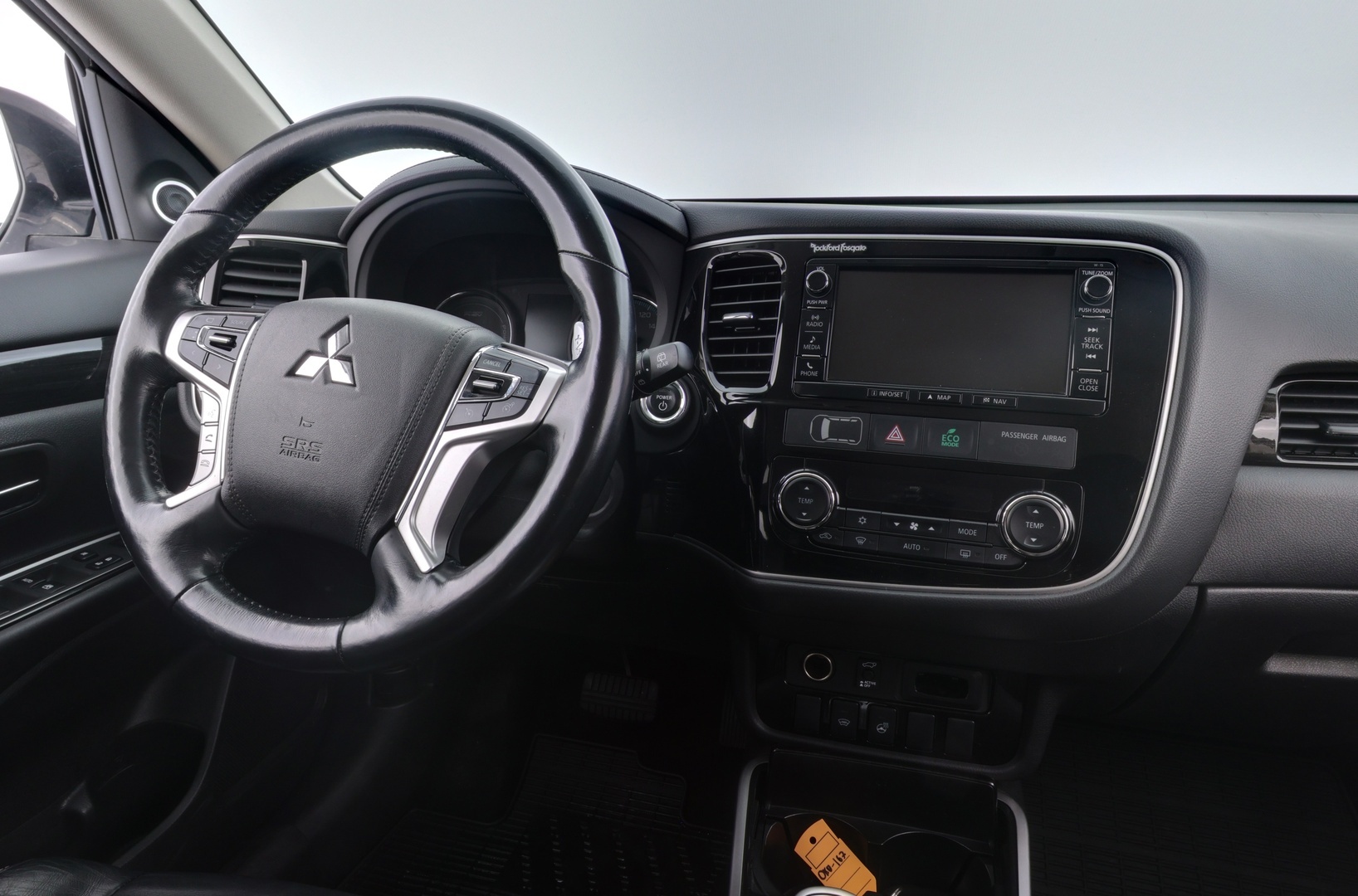 MITSUBISHI Outlander PHEV 2016