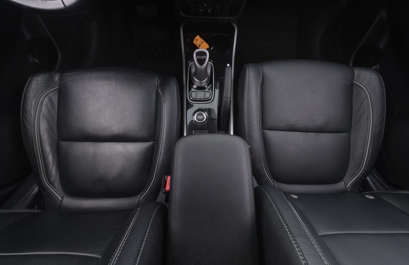 MITSUBISHI Outlander PHEV 2016