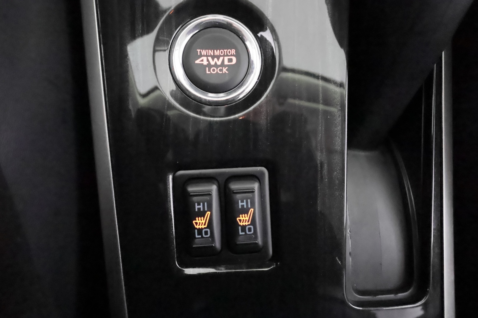 MITSUBISHI Outlander PHEV 2016