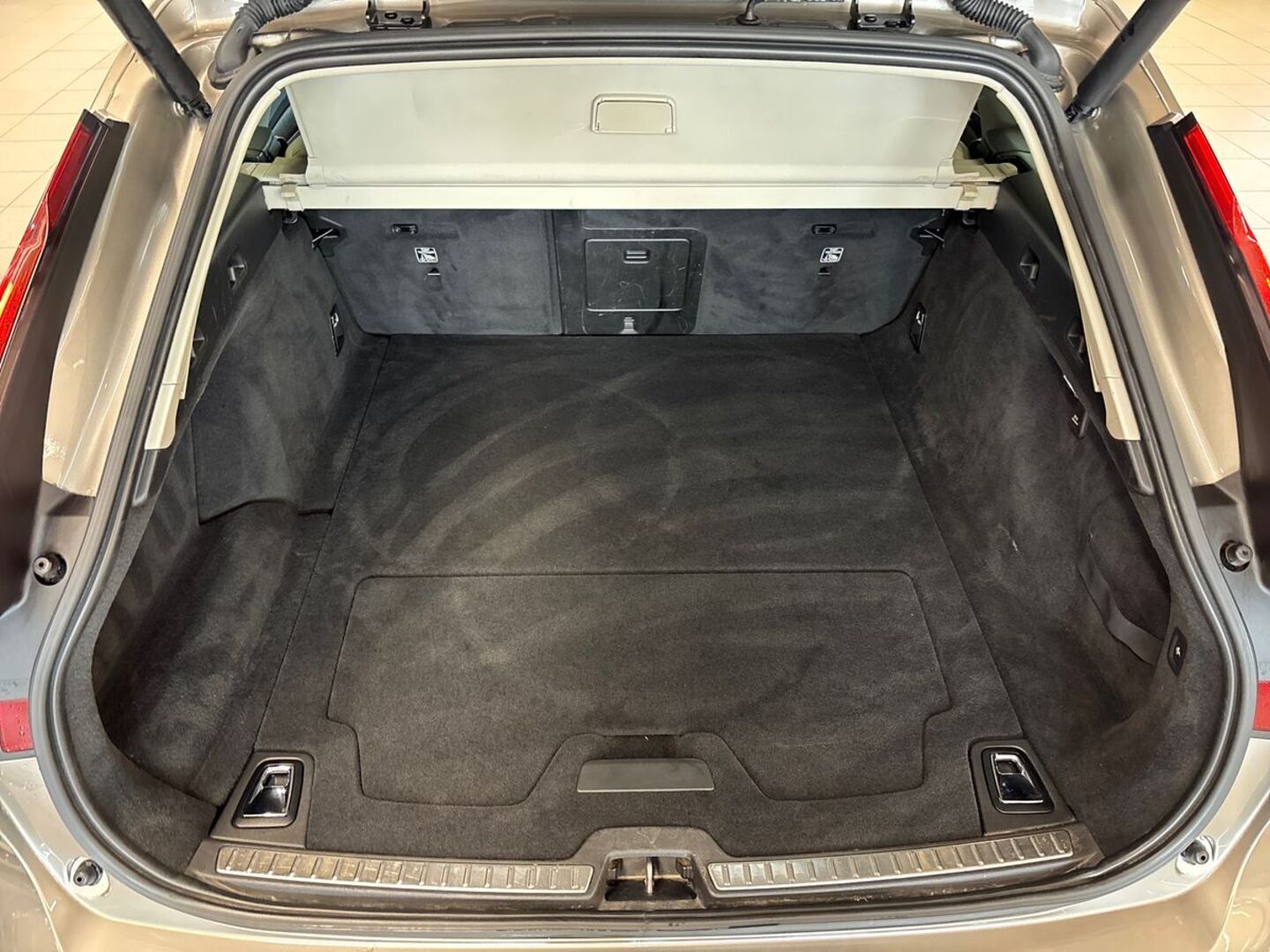 VOLVO V90 11