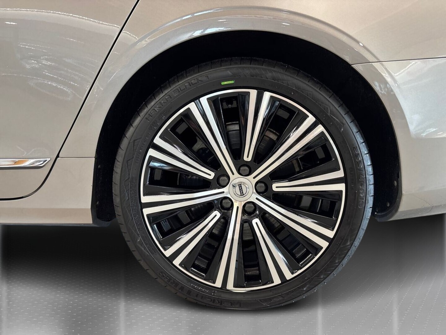 VOLVO V90 13