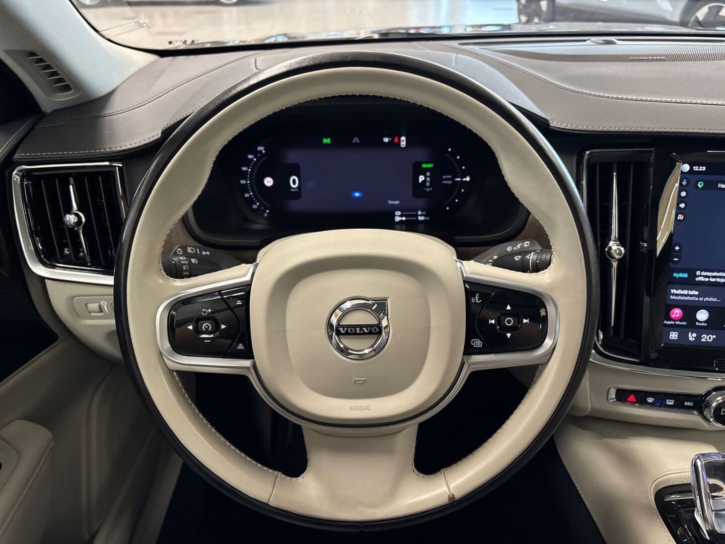 VOLVO V90 23