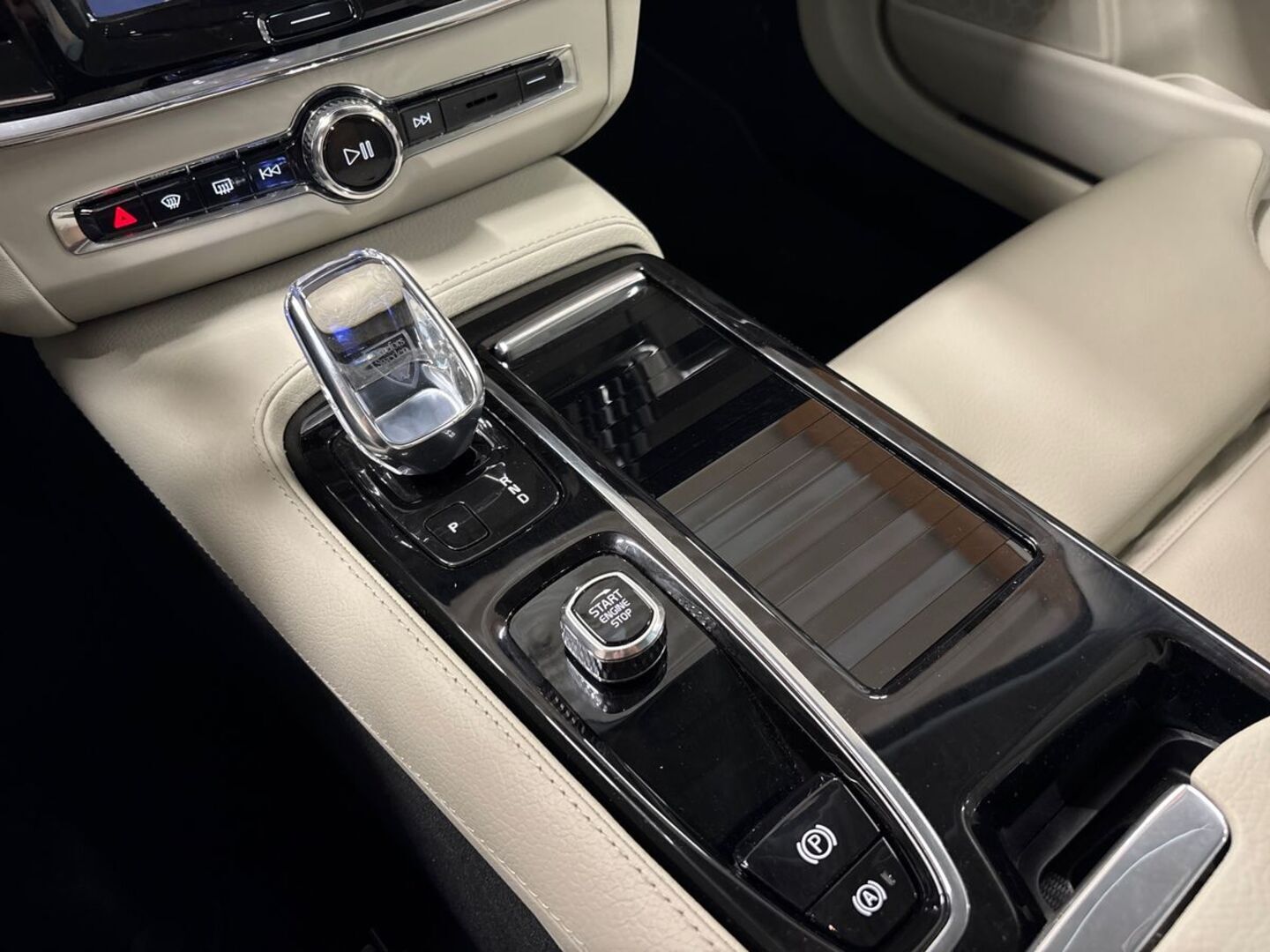 VOLVO V90 25