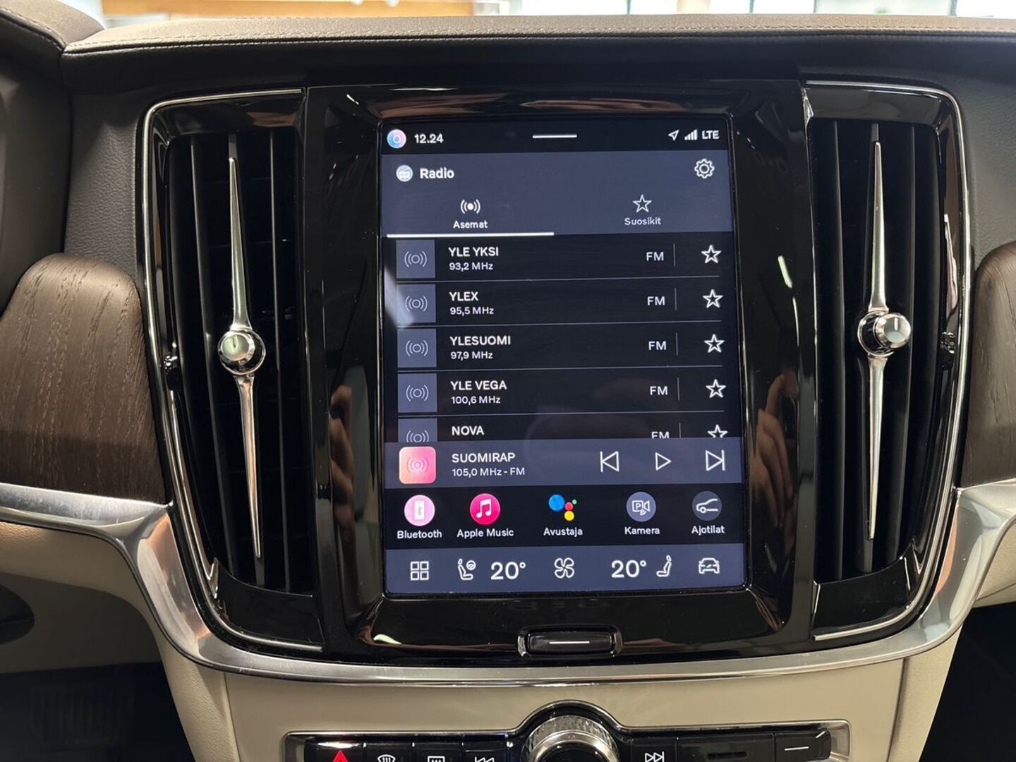 VOLVO V90 26