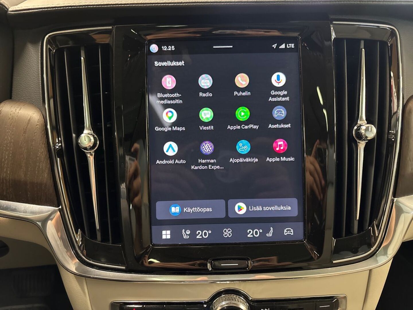 VOLVO V90 27
