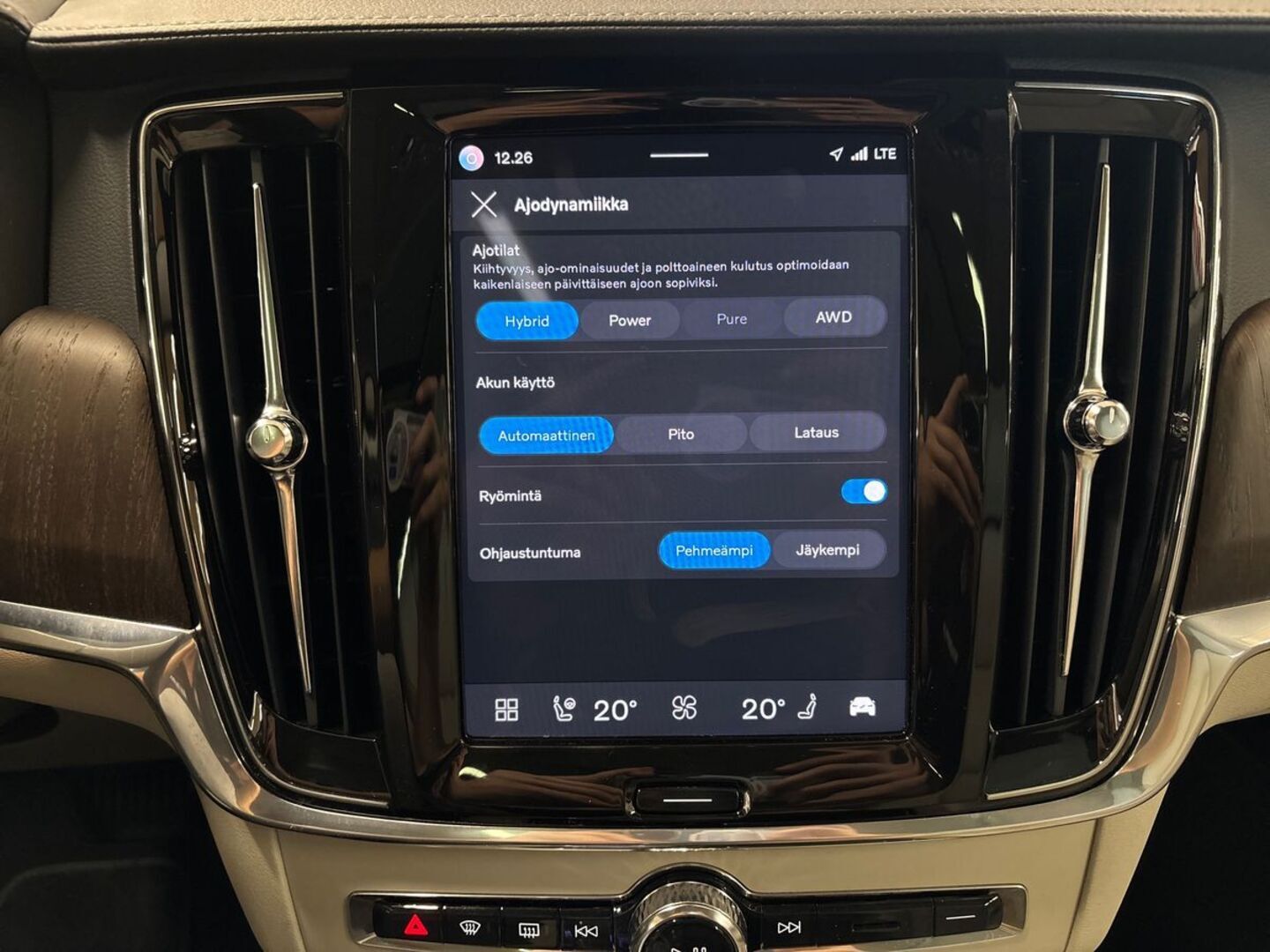 VOLVO V90 32