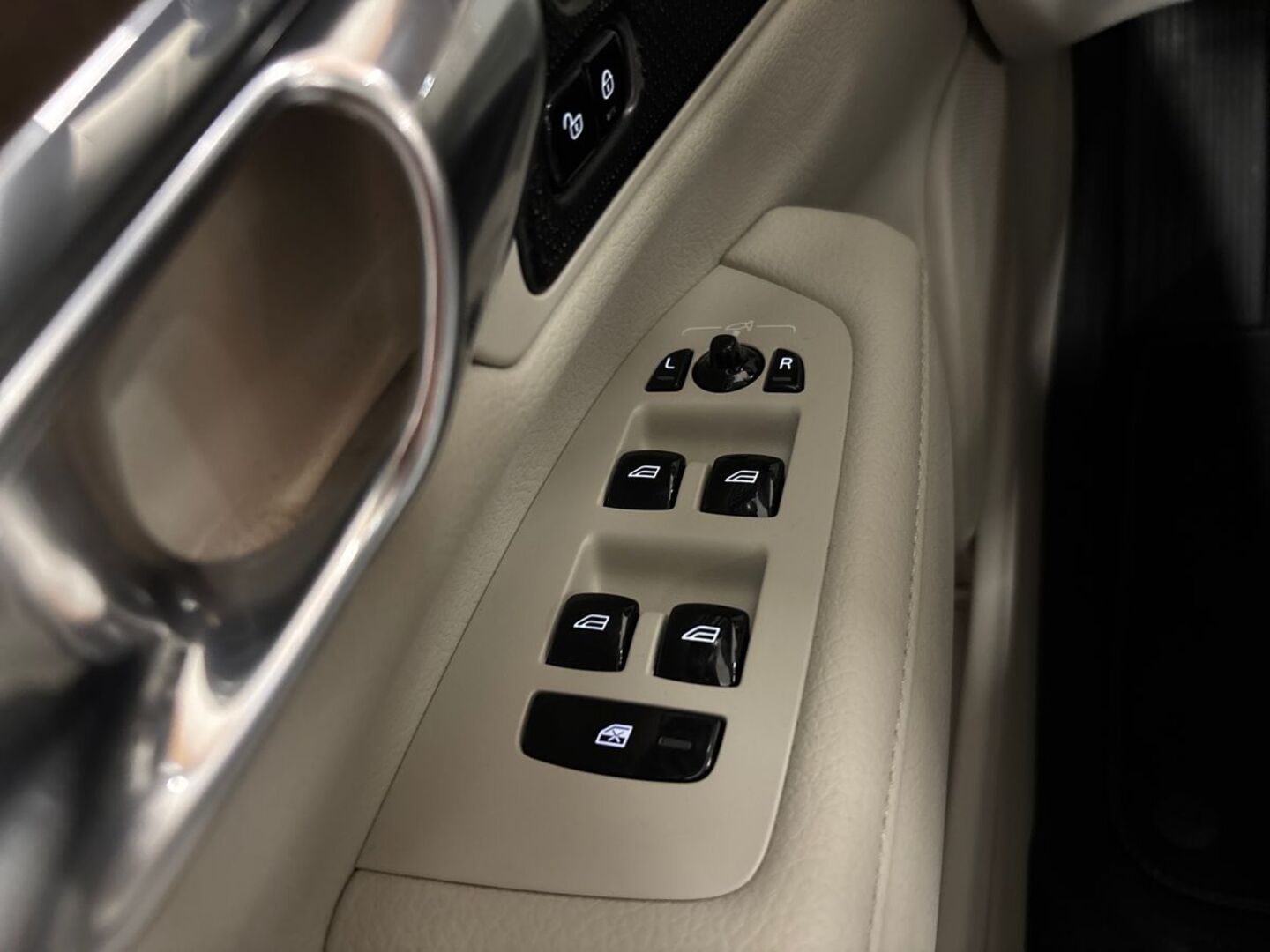 VOLVO V90 34
