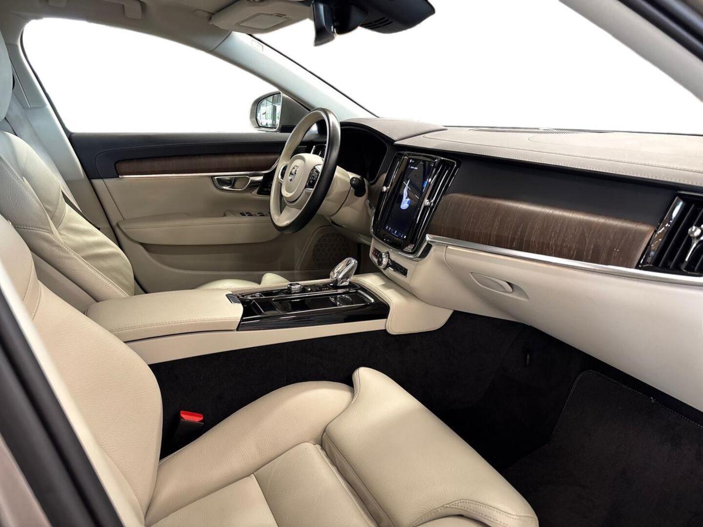 VOLVO V90 9