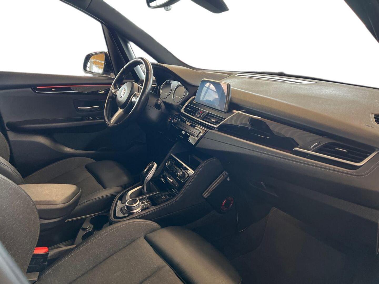 BMW 218 2023