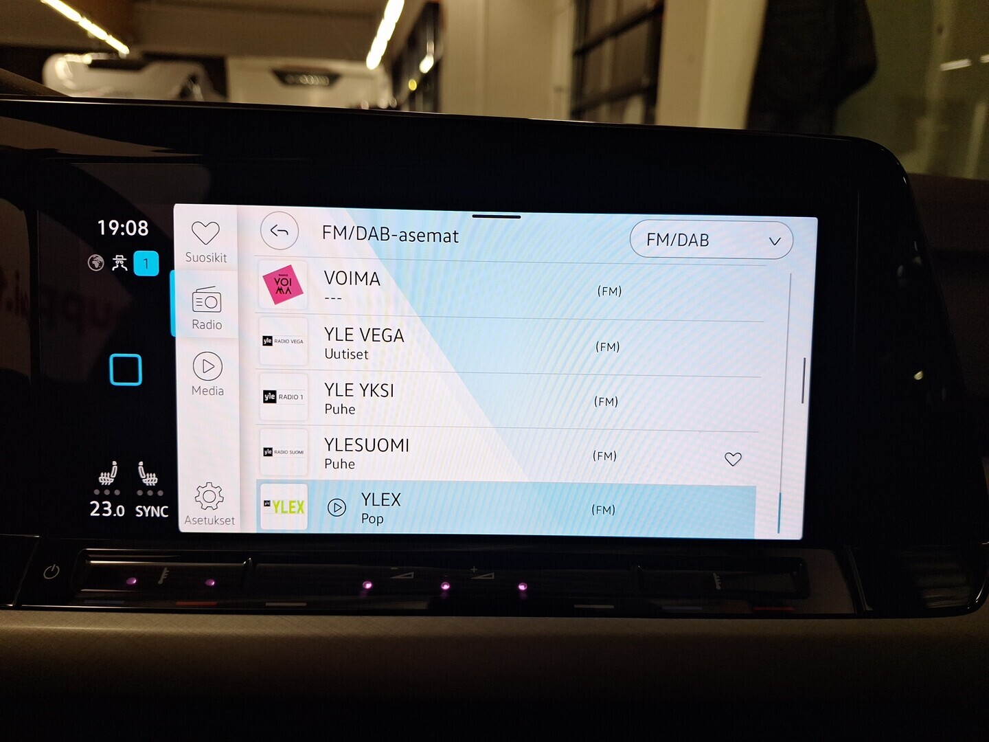 VOLKSWAGEN Golf 2023