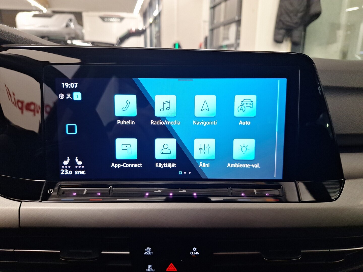 VOLKSWAGEN Golf 2023