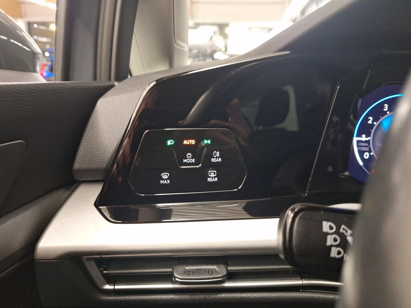 VOLKSWAGEN Golf 2023