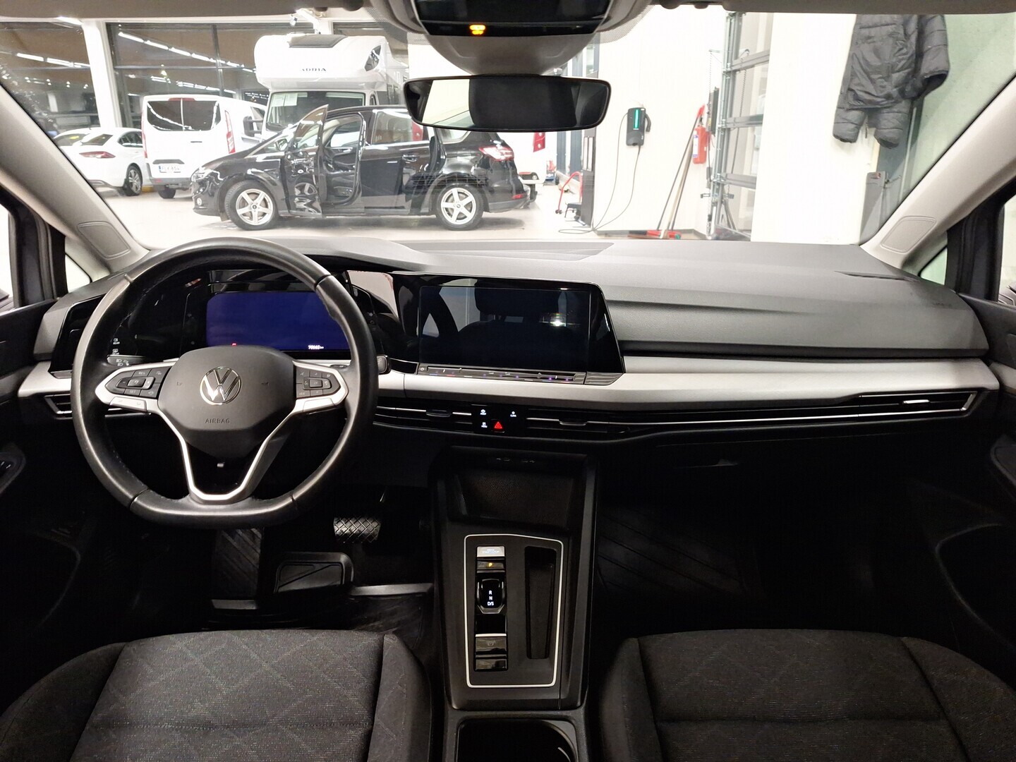 VOLKSWAGEN Golf 2023